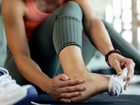 Lesiones más comunes del deportista de vacaciones y cómo prevenirlas