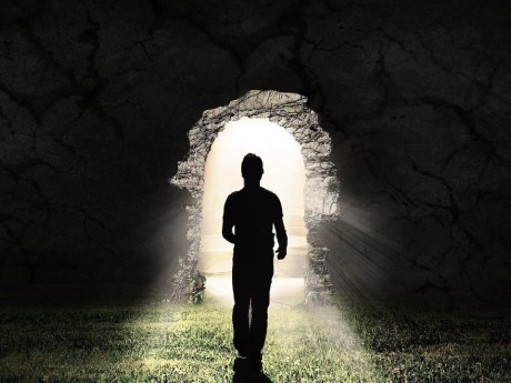 Mike McKinsey relata su experiencia cercana a la muerte en quirófano