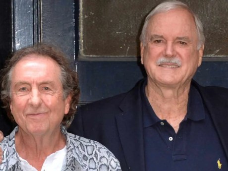 La guerra entre Eric Idle y John Cleese vuelve a incendiar Monty Python