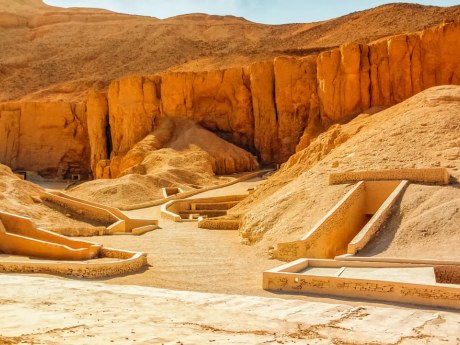 Nuevos escaneos apuntan a cámaras ocultas junto a la tumba de Tutankamón