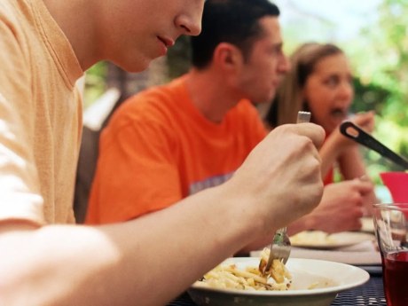 El ‘jet lag alimentario’ se asocia a un mayor riesgo cardiovascular