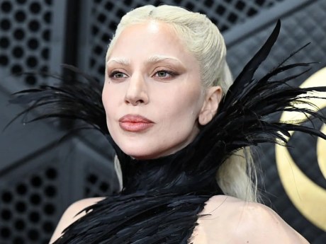 Lady Gaga habría dado la bienvenida a su primer hijo junto a Polansky